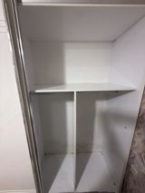 Ağ rəngli sürgülü qapılı geyim şkafı - Material: laminat/MDFlam tipli — Goods