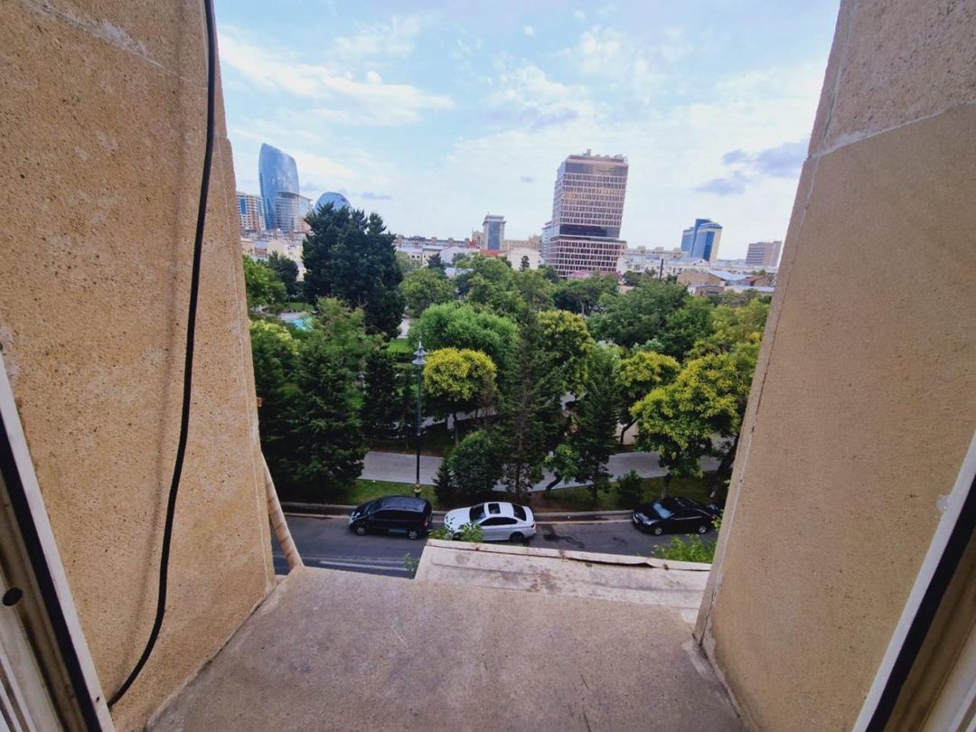 Satılır 8 otaqlı köhnə tikili 280 m² — Mənzil, Bakı (4)