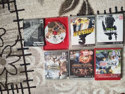 PS3 üçün orijinal oyun diskləri və qabları dəst şəklində. Dəstdə