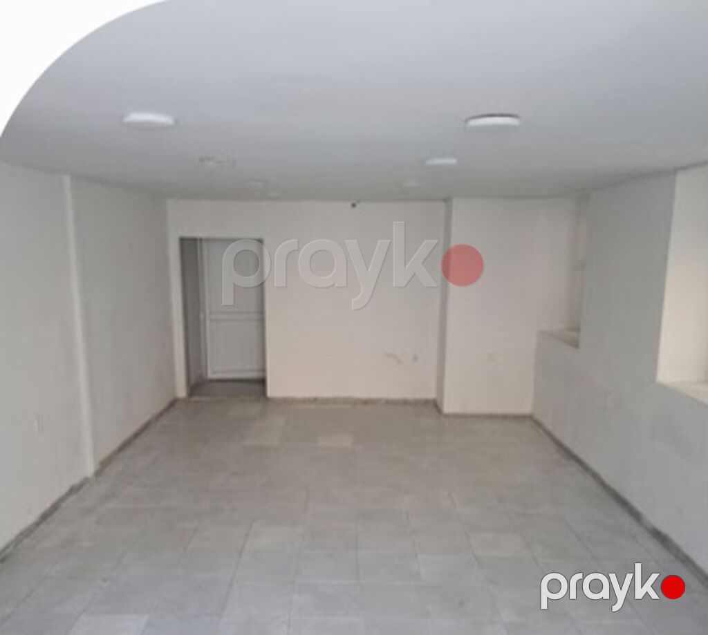 Obyekt – küçəyə çıxışı olan, vitrinli 30 kvatrat. Tualeti. Suyu — Daşınmaz əmlak, Bakı (4)