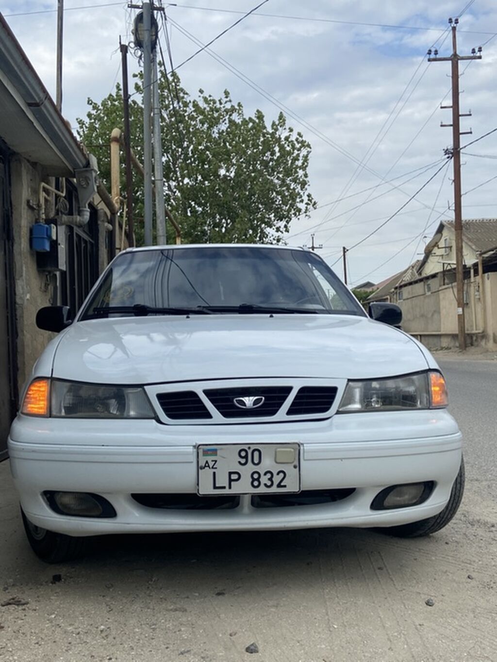 Daewoo Nexia sedan – ağ rəng Texniki xüsusiyyətlər və təchizat: -