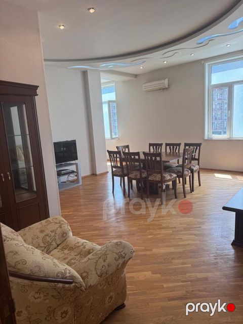 İcarəyə verilir 2 otaqlı yeni tikili 90 m²