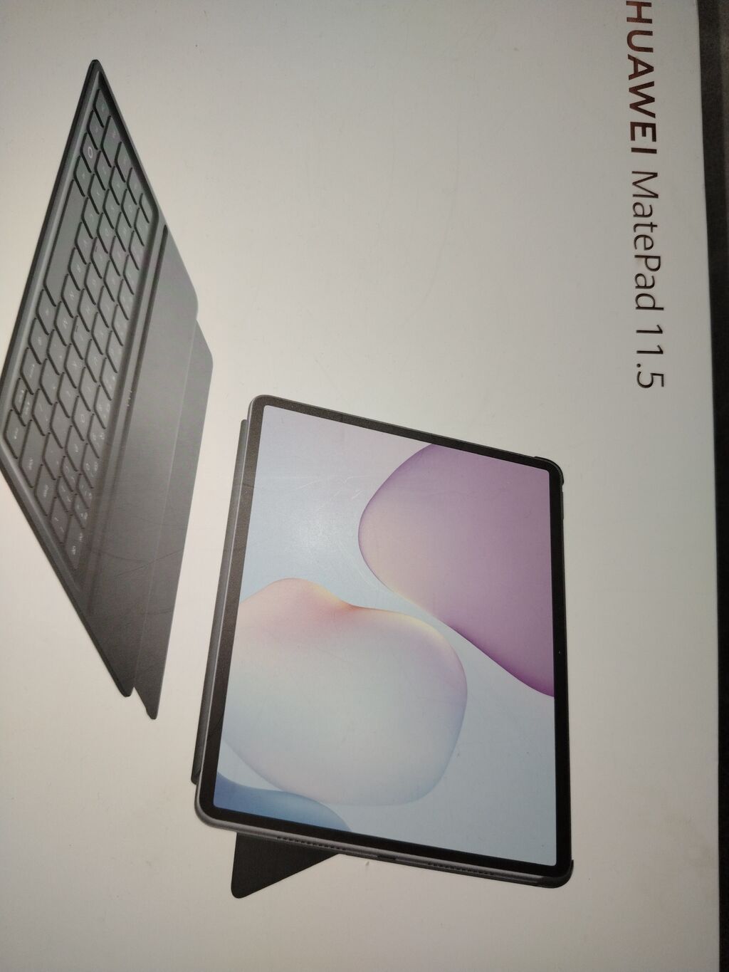Huawei MatePad 11.5 planşeti təqdim olunur. Şəkillərdə məhsulun qutusu