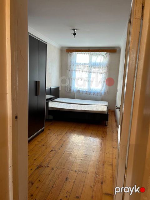 İcarəyə verilir 2 otaqlı köhnə tikili 60 m²