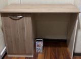 Yazi stolu 40 azn tecili satilir ustunde bezi yerlerde cizilib ona — Furniture