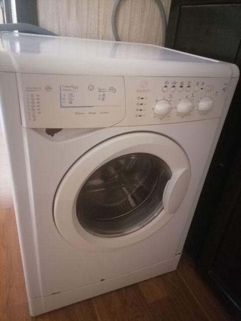 Indesit ön yükləməli paltaryuyan maşın. İşlənmiş. Sliv işləmir ancaq