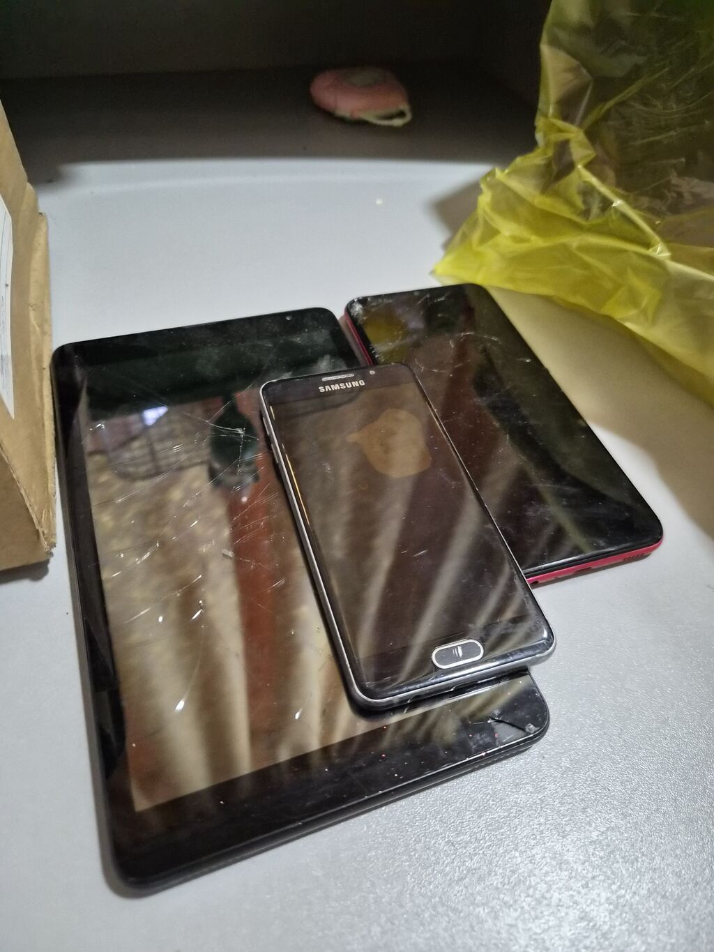 Lot: 2 planşet + 1 smartfon. 3nunde ekrani yanib islemis sadece — Digər planşetlər, Masazır (2)