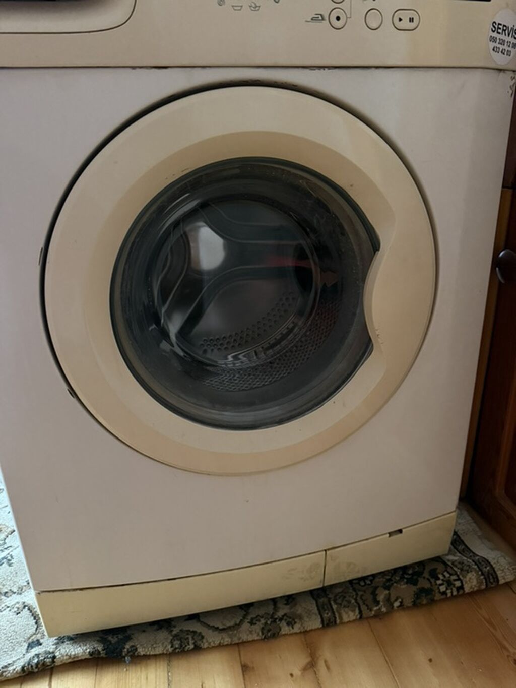 Ön yükləməli paltaryuyan maşın Xüsusiyyətlər: - Ön tərəfdən yüklənən