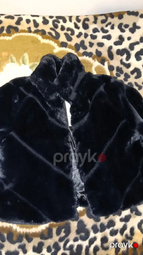 Qadınlar üçün qısa süni kürk jaket - Rəng: tünd qara - Model: qısa