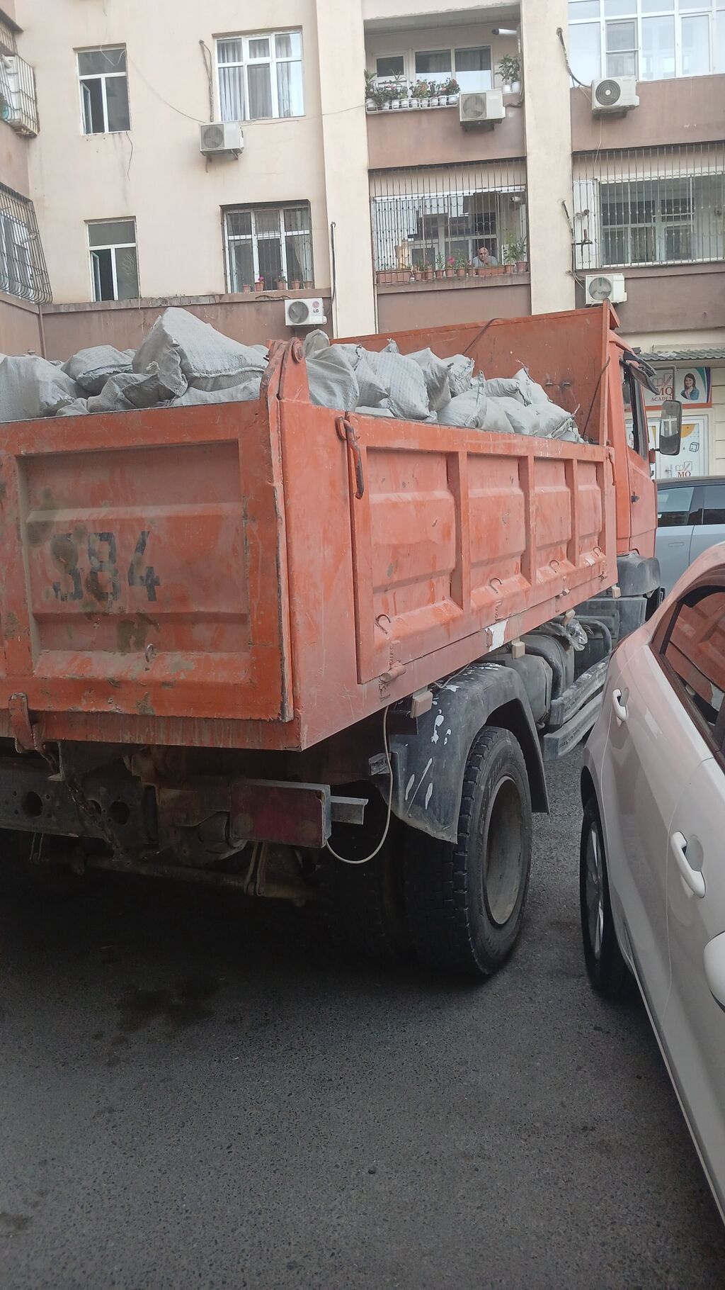 Söküntü tullantılarının daşınması və söküntü işləri xidməti - Söküntü — Tikinti və təmir, Bakı (4)