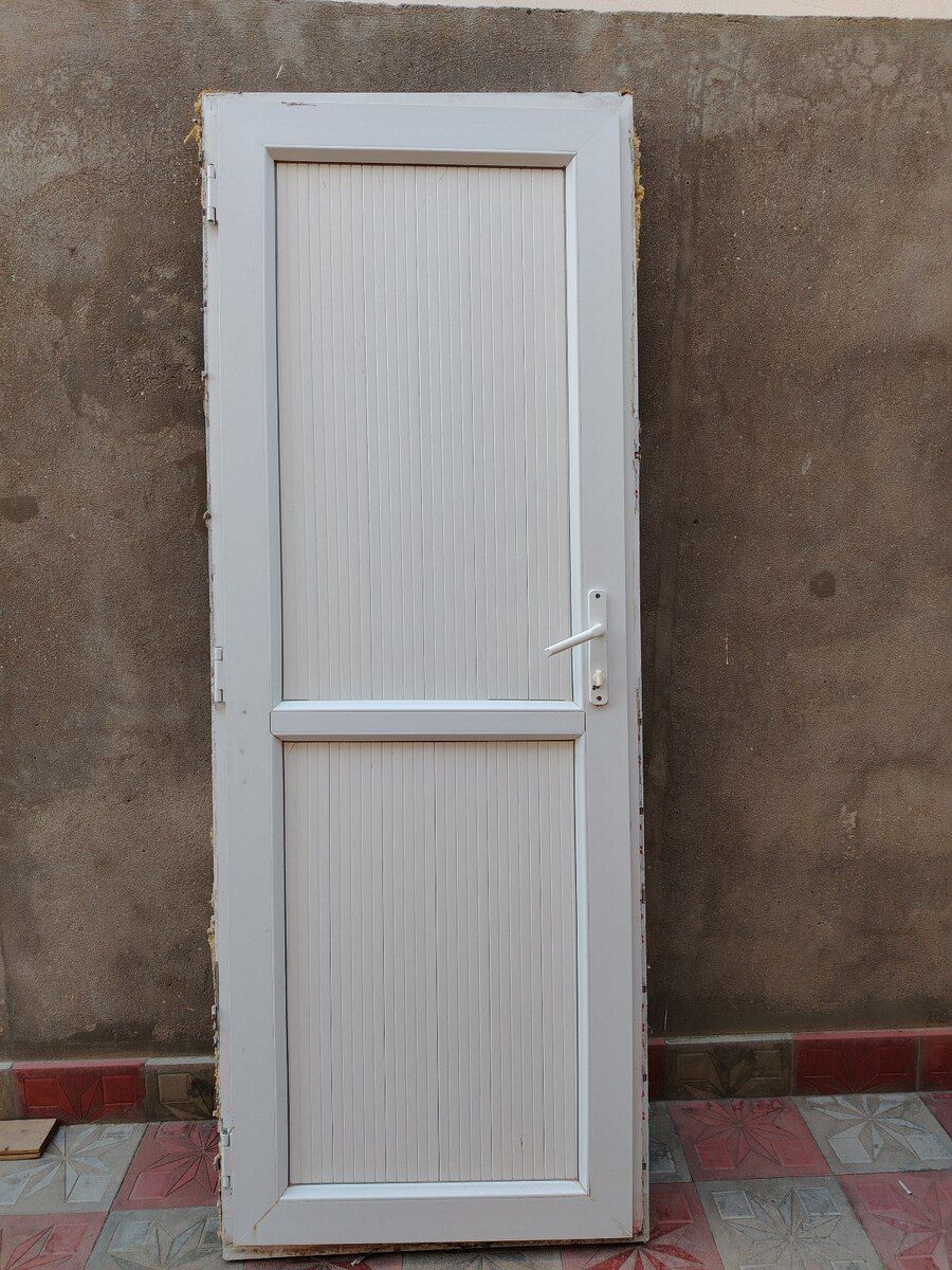 Plastik qapı — Mallar, Bakı (2)