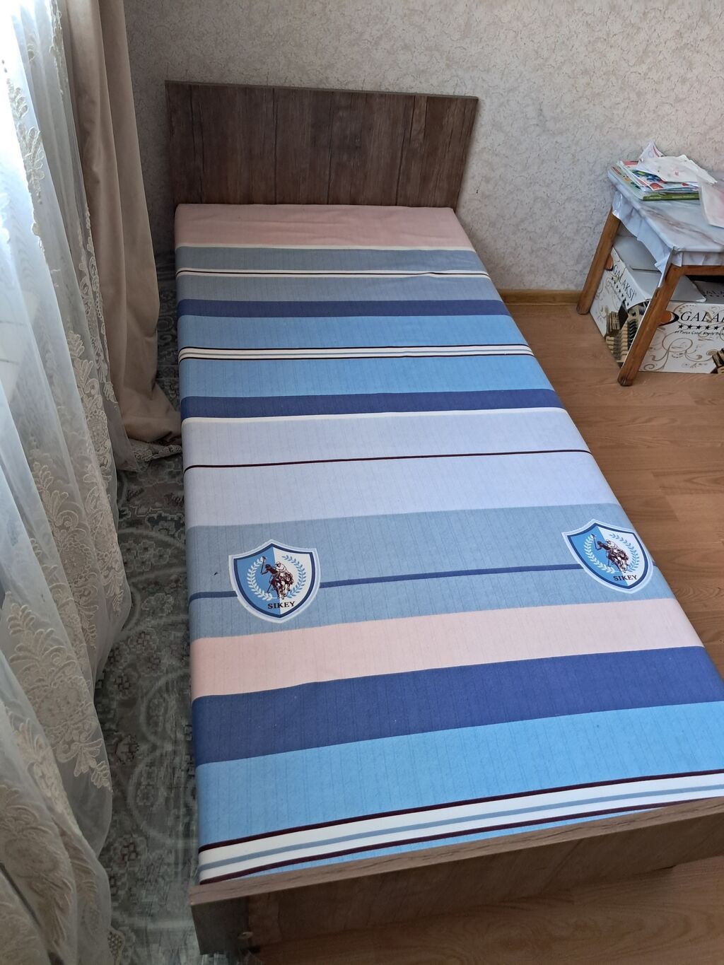 Tək nəfərlik taxta çarpayı - Ölçü: təxmini 90×190 sm (tək ölçü) - — Mebel, Xırdalan