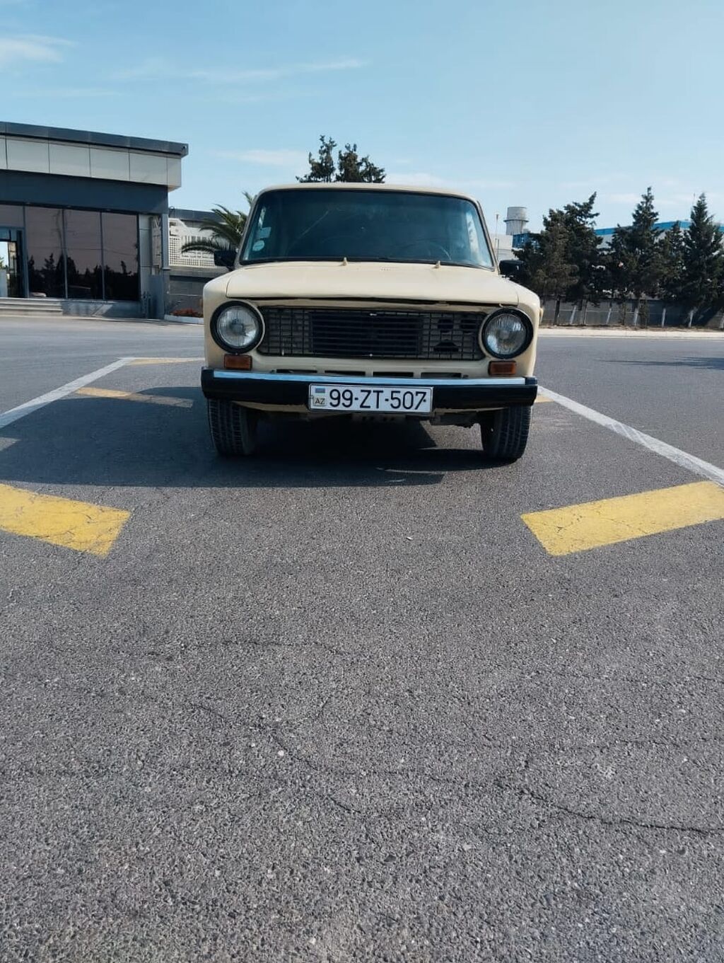 VAZ 2101 sedan - Kuzov: bej rəng, 4 qapı, xrom ön-arxa bamperlər — Avtomobillər, Digah (9)