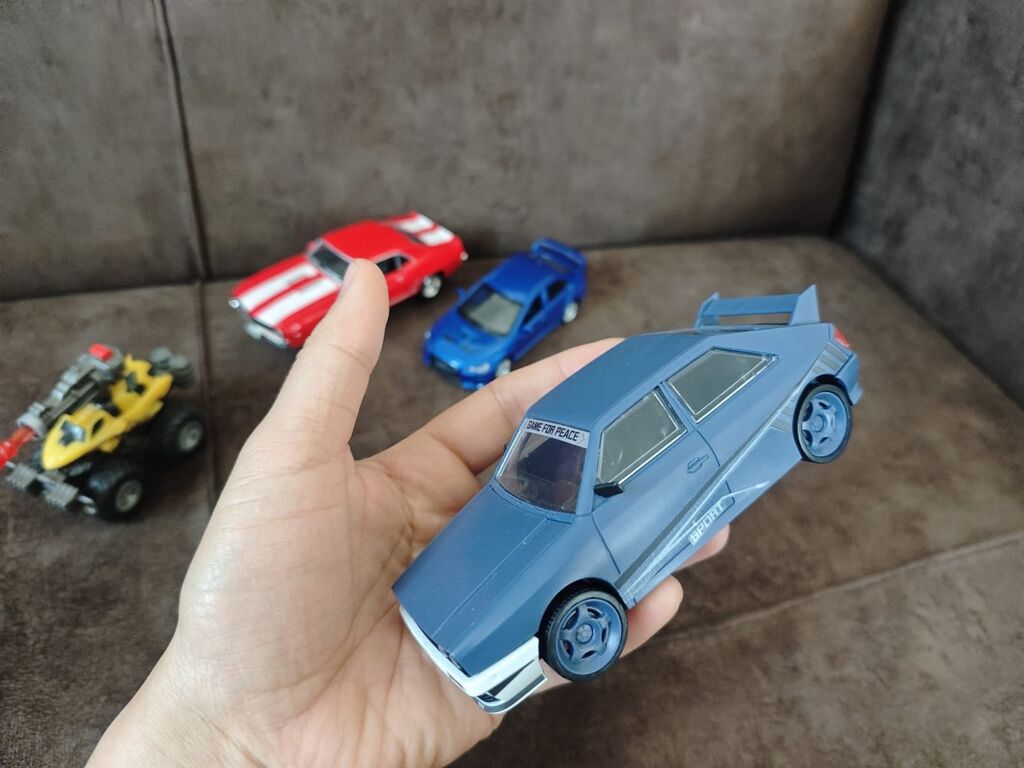 Uşaq oyuncaqları – metal və plastikdən hazırlanmış 1:64 təxmini ölçülü