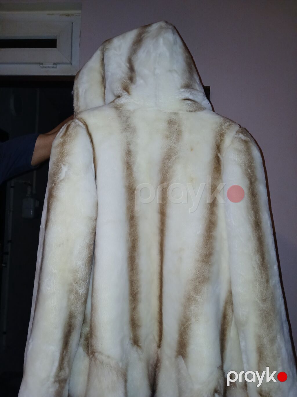 Ağ-qəhvəyi tonlarda xəz qadın palto - Model: qısa-kloş kəsimli, geniş — Şəxsi əşyalar, Bakı (4)