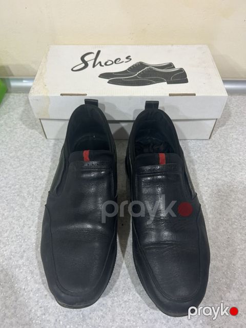 - Məhsul: Kişi ayaqqabısı, klassik slip-on model - Rəng: Qara - — Bakı
