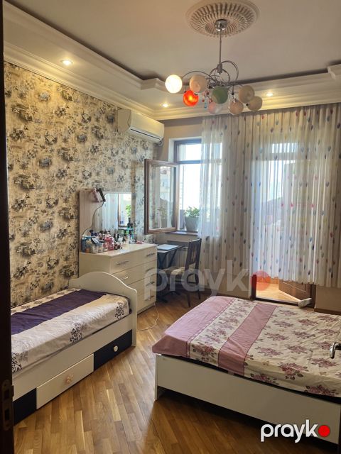 İcarəyə verilir 3 otaqlı köhnə tikili 140 m²