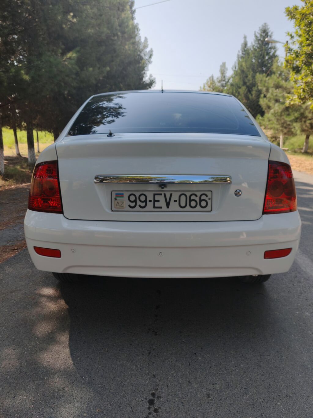 LADA Priora sedan, ağ rəng, 4 qapı — Avtomobillər, Ağdaş (3)