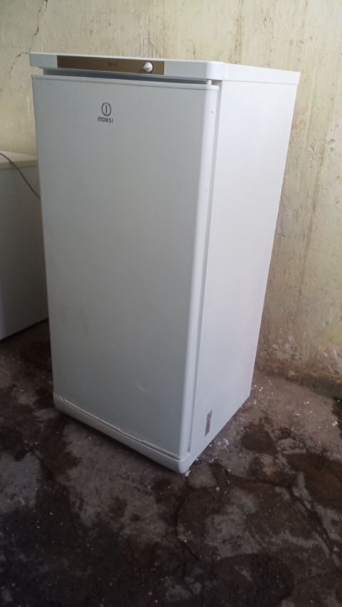 Indesit soyuducu az işlənib təzə kimidir, əla soyudur işləyir. 60.130 — Bakı