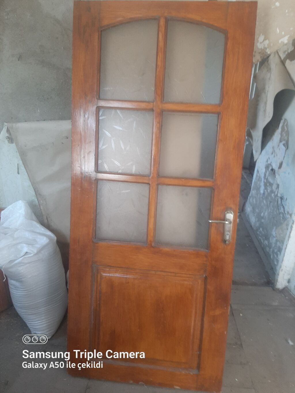 Taxta iç qapı – şüşəli klassik model - Material: təbii ağac karkas -