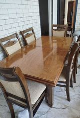 Klassik üslubda yemək masası və 6 ədəd stul dəsti. Xüsusiyyətlər: - — Furniture