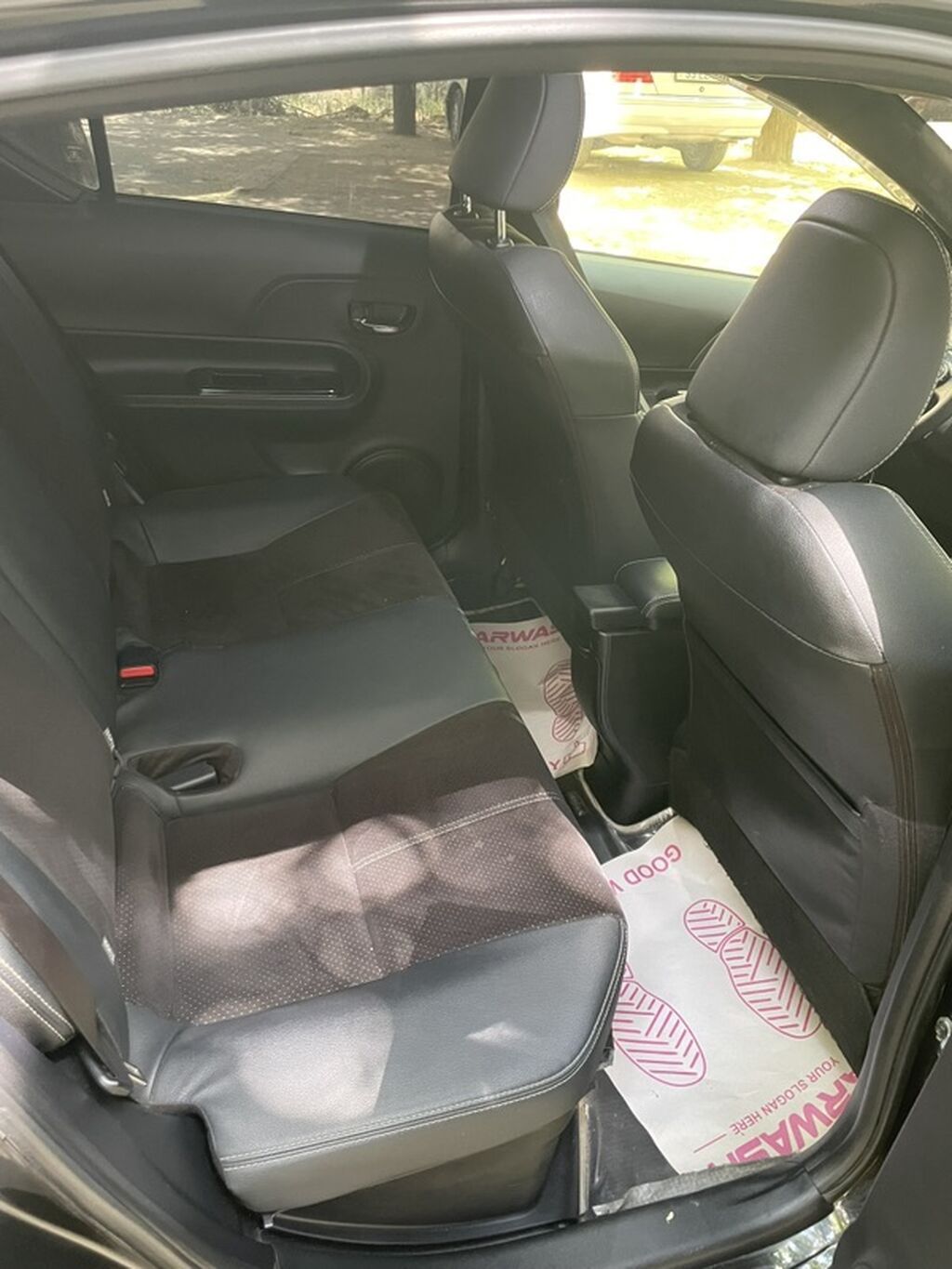 Toyota Aqua hibrid hetçbek - Korpus: 5 qapılı, qara rəng - Mühərrik — Avto, Bakı (8)