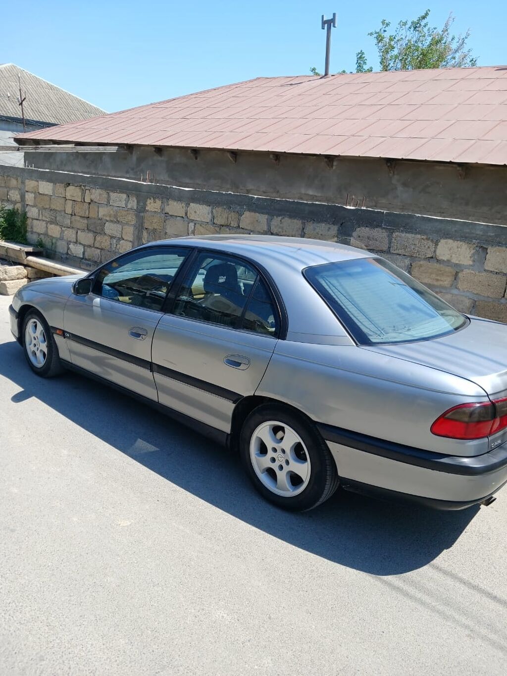 Opel Omega: 2 l | 1996 il 423000 km Sedan