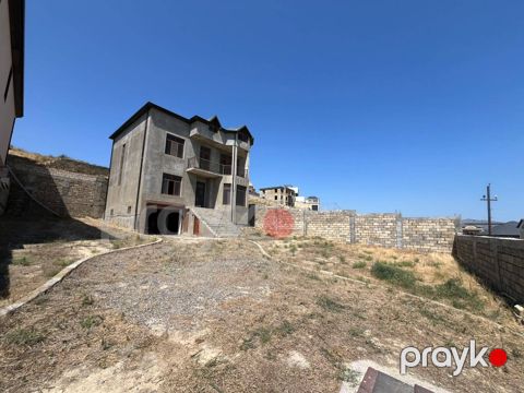 Satılır 4 otaqlı həyət evi/bağ evi 390 m²