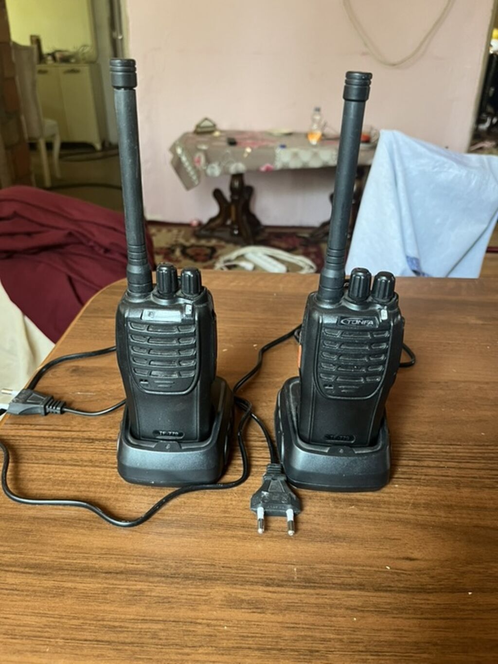 İki ədəd daşınan həvəskar/radio-rabitə cihazı (walkie-talkie) dəsti — Alətlər, Ağdam