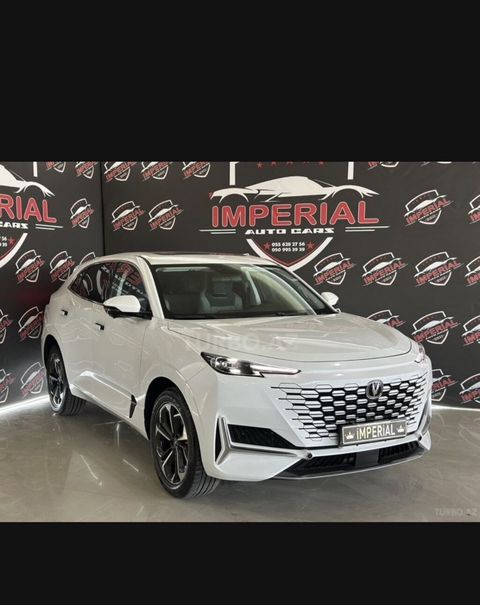 Changan UNI-K — ağ rəngdə, müasir və diqqətçəkən dizayna malik premium
