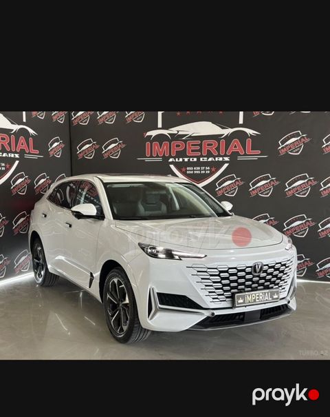 Changan UNI-K — ağ rəngdə, müasir və diqqətçəkən dizayna malik premium