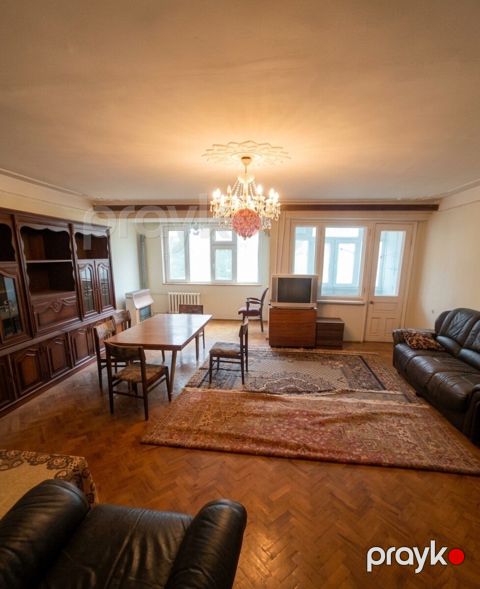 Satılır 4 otaqlı köhnə tikili 120 m²