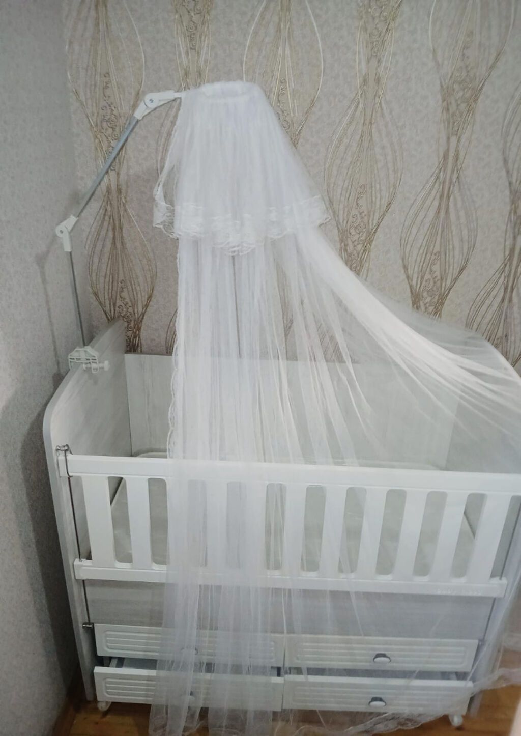Oğlan və qız üçün, İşlənmiş, Dördbucaq, Beşik, Matras ilə, Yellənmə mexanizmi ilə — Mebel, Bakı (3)