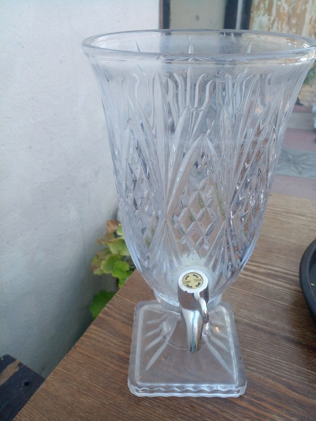 Şüşə dispenser – dekorativ oyma naxışlı, kranı olan içki qabı - — Mallar, Digah