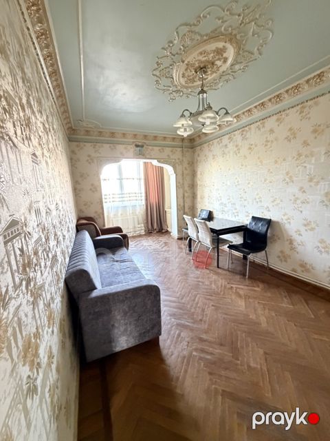 İcarəyə verilir 3 otaqlı köhnə tikili 90 m²