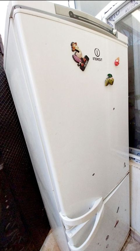 Indesit soyuducusu satilir islek deyil ama temir eletdirib istifade