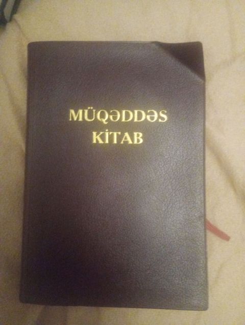 Müqəddəs Kitab – Azərbaycan dilində tam mətn, tünd qəhvəyi deri qapaq