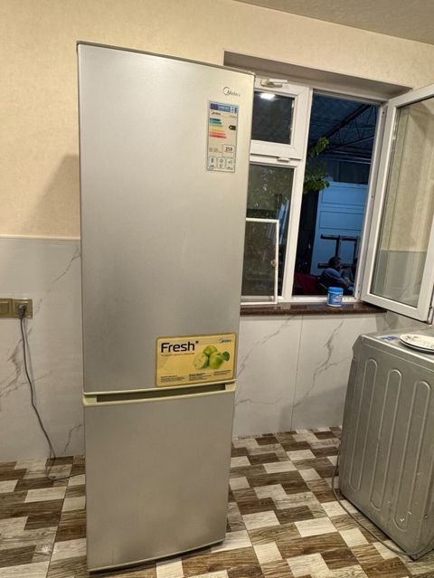 Midea iki qapılı soyuducu - Brend: Midea - Rəng: Gümüşü (inox tərzi)