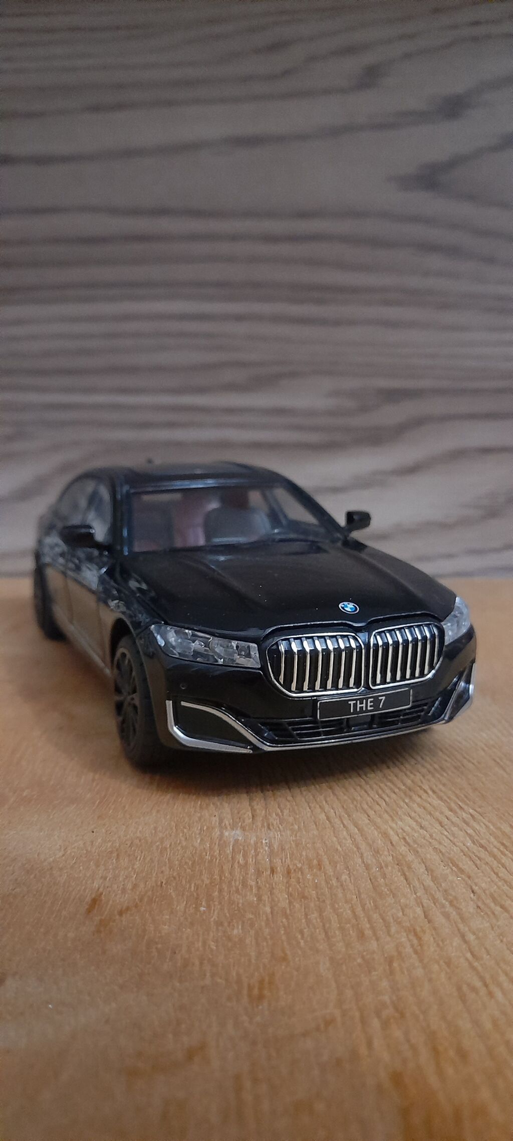 BMW 760li 1:24 Ölçü Səsli işıqlı modeli Hər yeri açılır — Mallar, Bakı