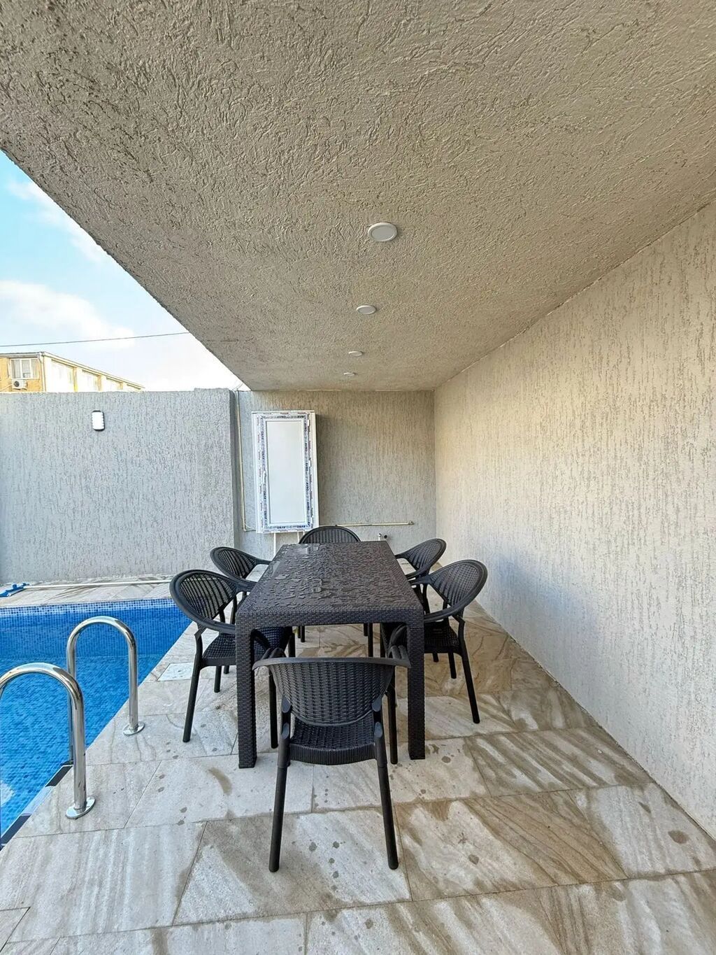 Villa – şəxsi həyətyanı hovuz və geniş həyət məkanı ilə İstirahətinizi