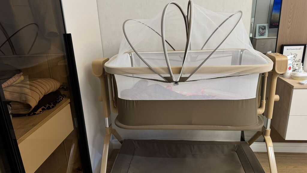 Beşik–yan çarpayı (co-sleeper) tipli körpə beşiyi - Rəng — Mebel, Bakı (2)