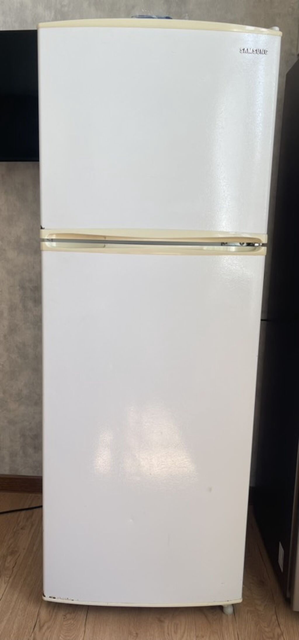 Yeni 2 qapılı Samsung Soyuducu Satılır, rəng - Ağ, Təkərli — Soyuducular, Masazır (3)