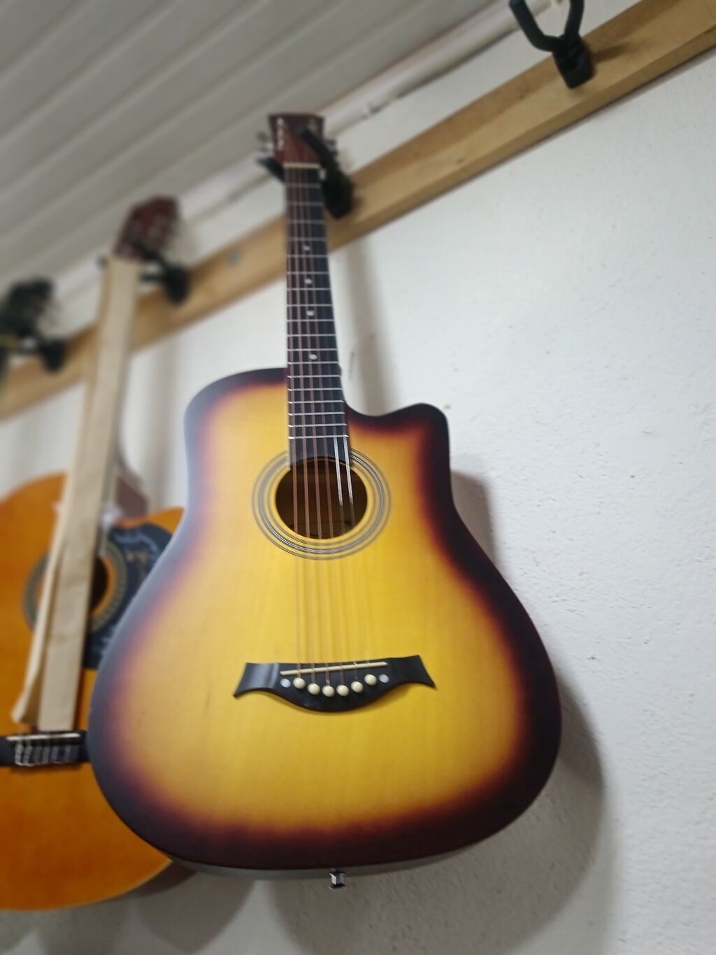 Təzə gitara — Mallar, Bakı