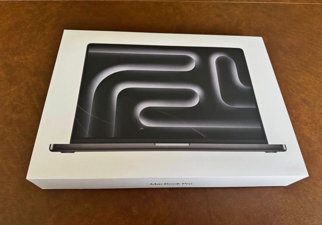 Apple Macbook Pro M5 Max 64GB/2TB — Elektronika, Bakı