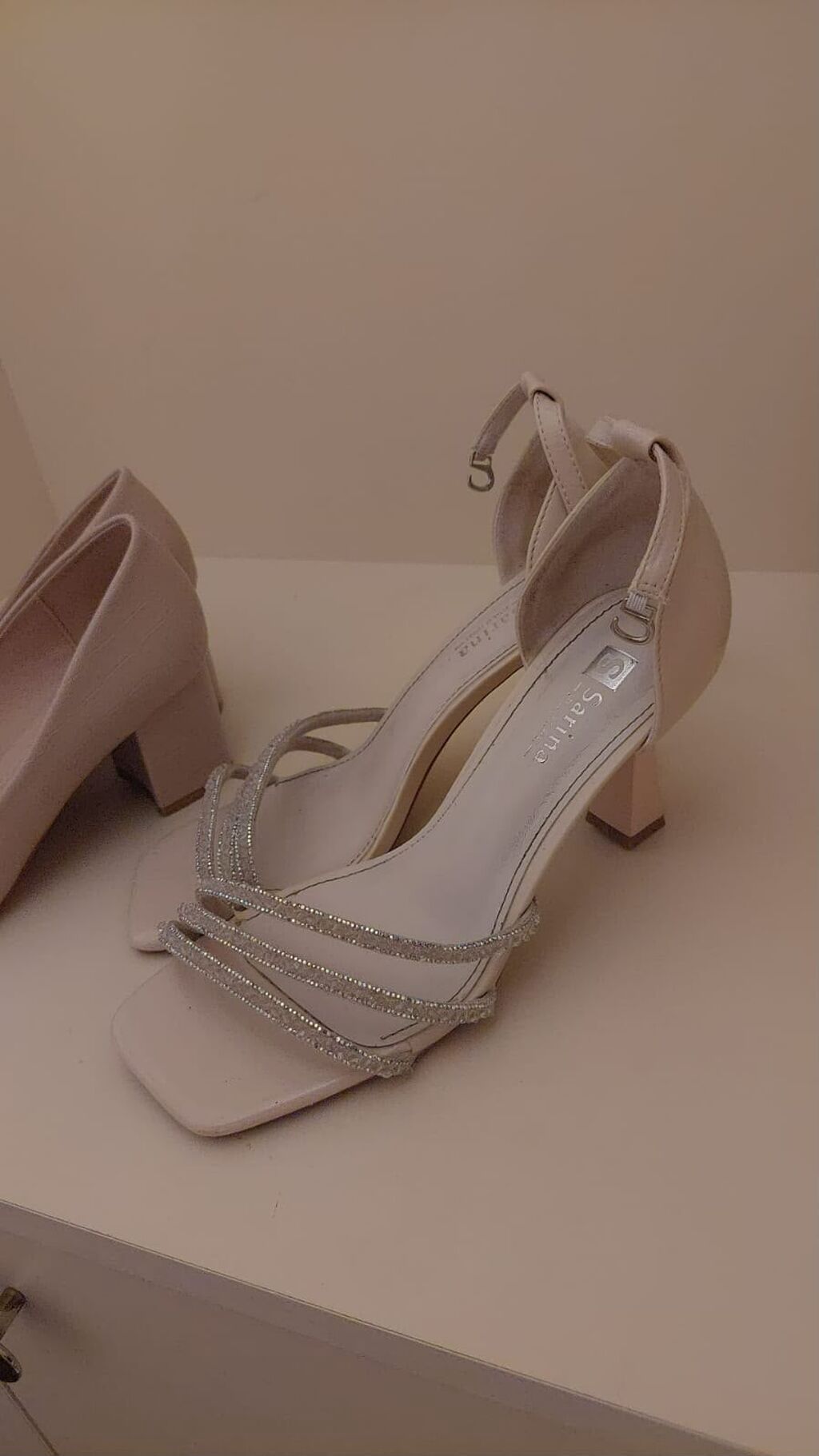 Brend: Sarina Model: Açıq burunlu qadın sandal Rəng: Açıq bej/krem — Şəxsi əşyalar, Sumqayıt (2)