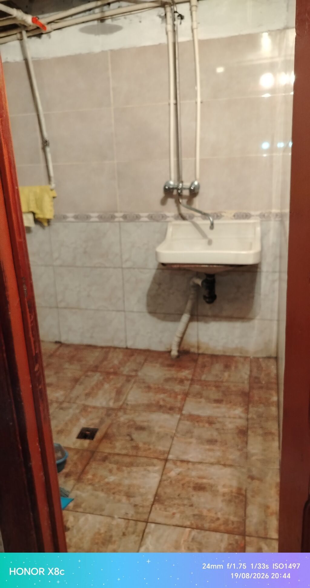 Kirayə üçün tam mebellı 2 otaqlı mənzil - Geniş qonaq otağı: divan — Daşınmaz əmlak, Gəncə (9)