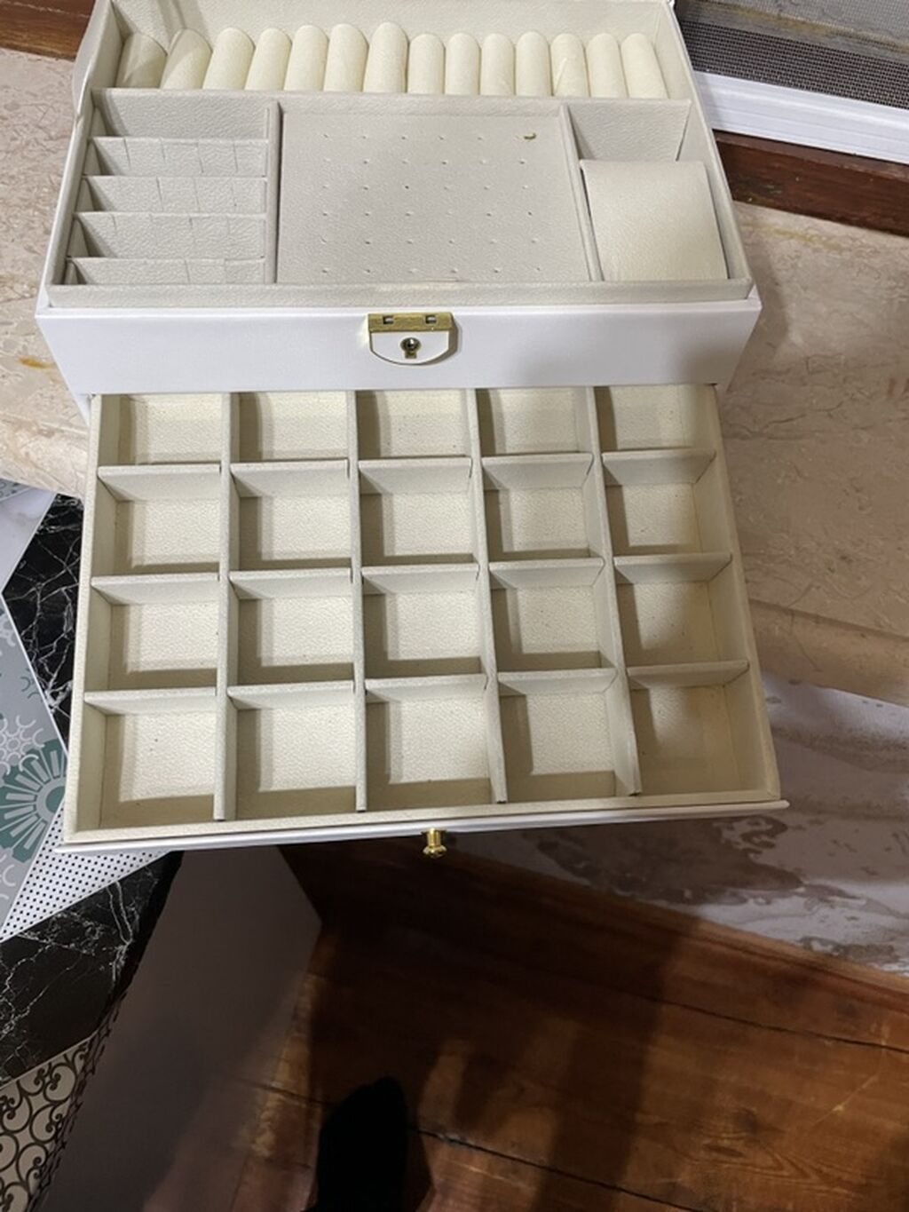 Ağ rəngli çoxşöbəli zinət əşyaları qutusu - Material: xarici hissə — Gözəllik və sağlamlıq, Bakı (3)