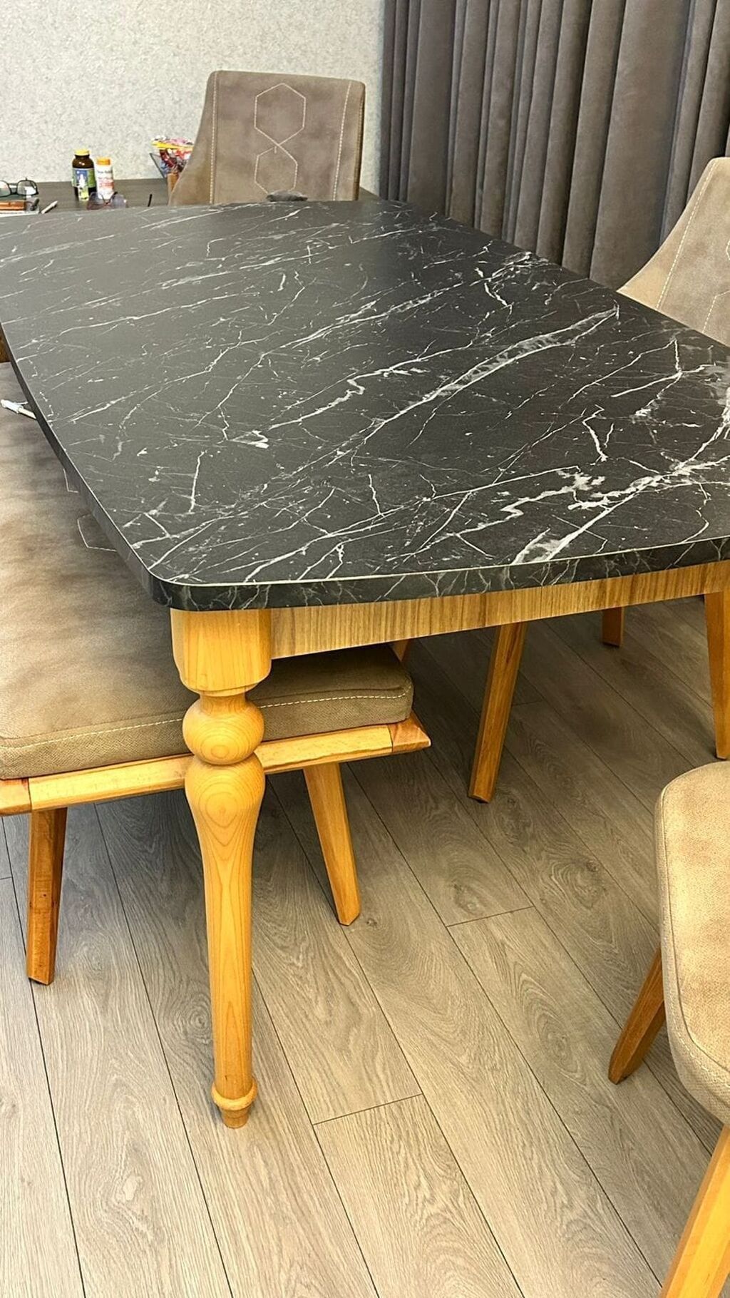 Masa ayaqları fıstıq agacınnandı. qiymet 120 azn. Unvan tibb uni yani — Mebel, Bakı