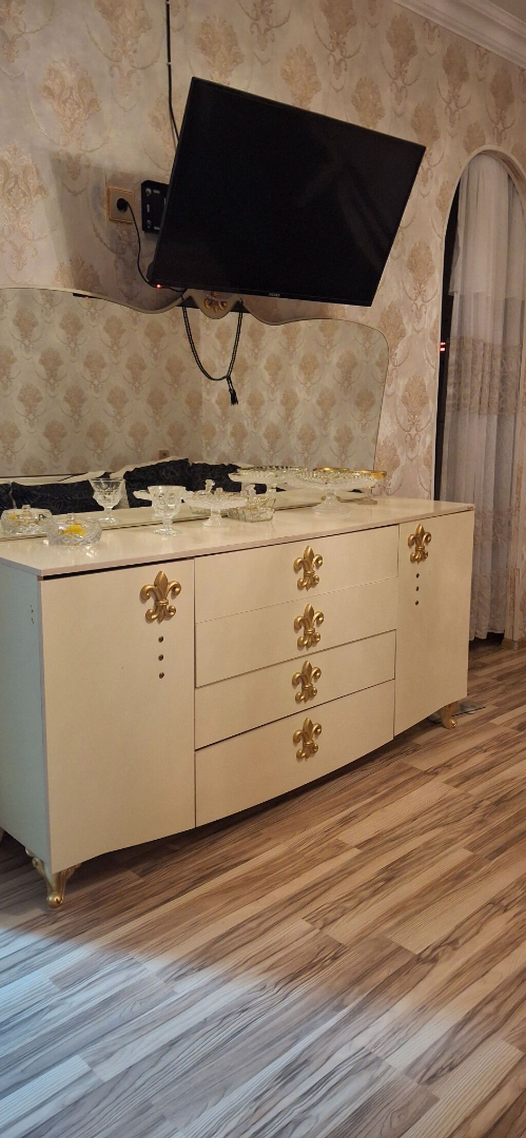 İşlənmiş, Güzgülü — Mebel, Bakı