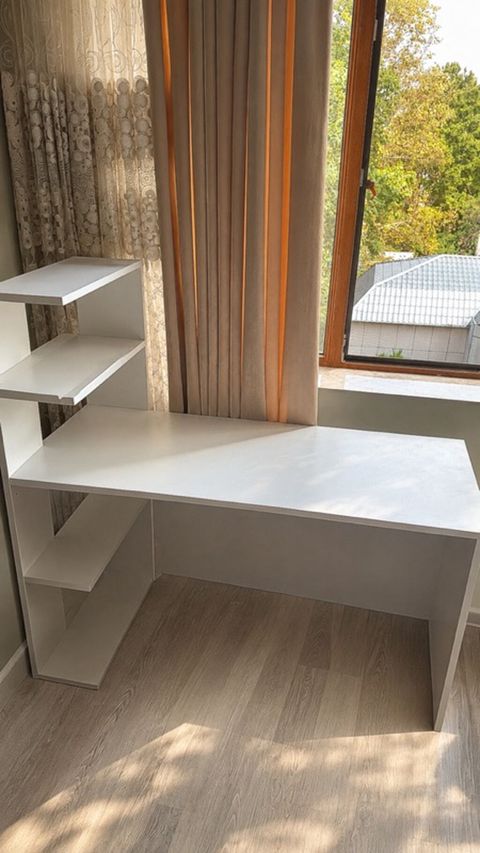 Ağ rəngli L formalı iş/stolüstü masa - Müasir, minimal dizayn - Sağ